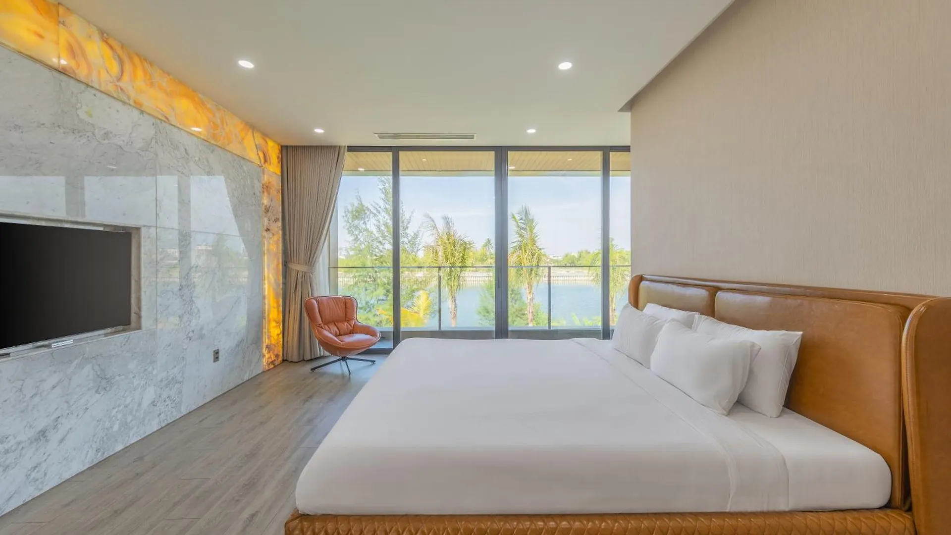 Lucky Riverside Villa Da Nang 0*,  Vietnam